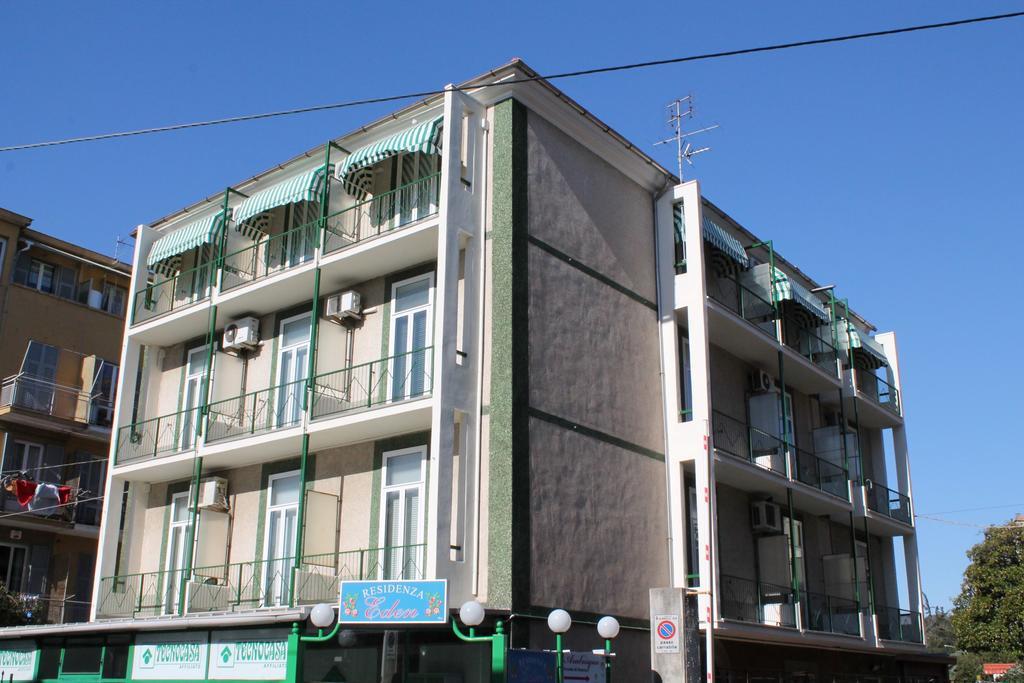 House Betty By Holiday World Albisola Superiore Bagian luar foto