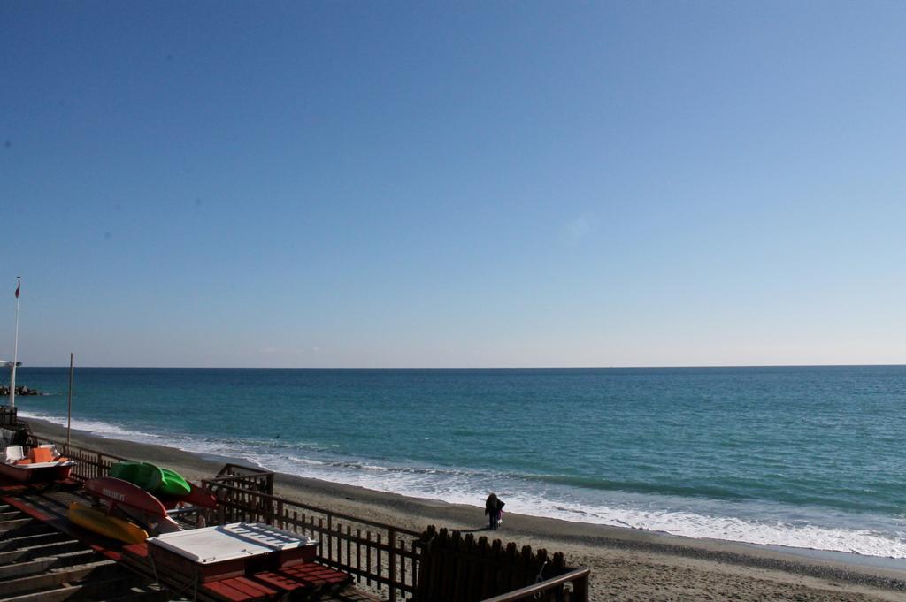 House Betty By Holiday World Albisola Superiore Bagian luar foto