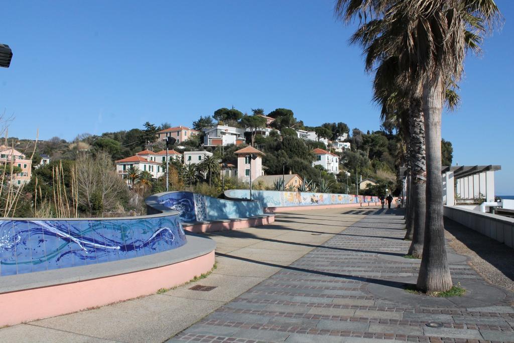 House Betty By Holiday World Albisola Superiore Bagian luar foto